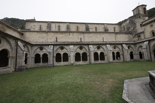 Galería norte desde el exterior del patio del claustro de Irantzu